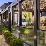 Sazani & Hotel Durrës